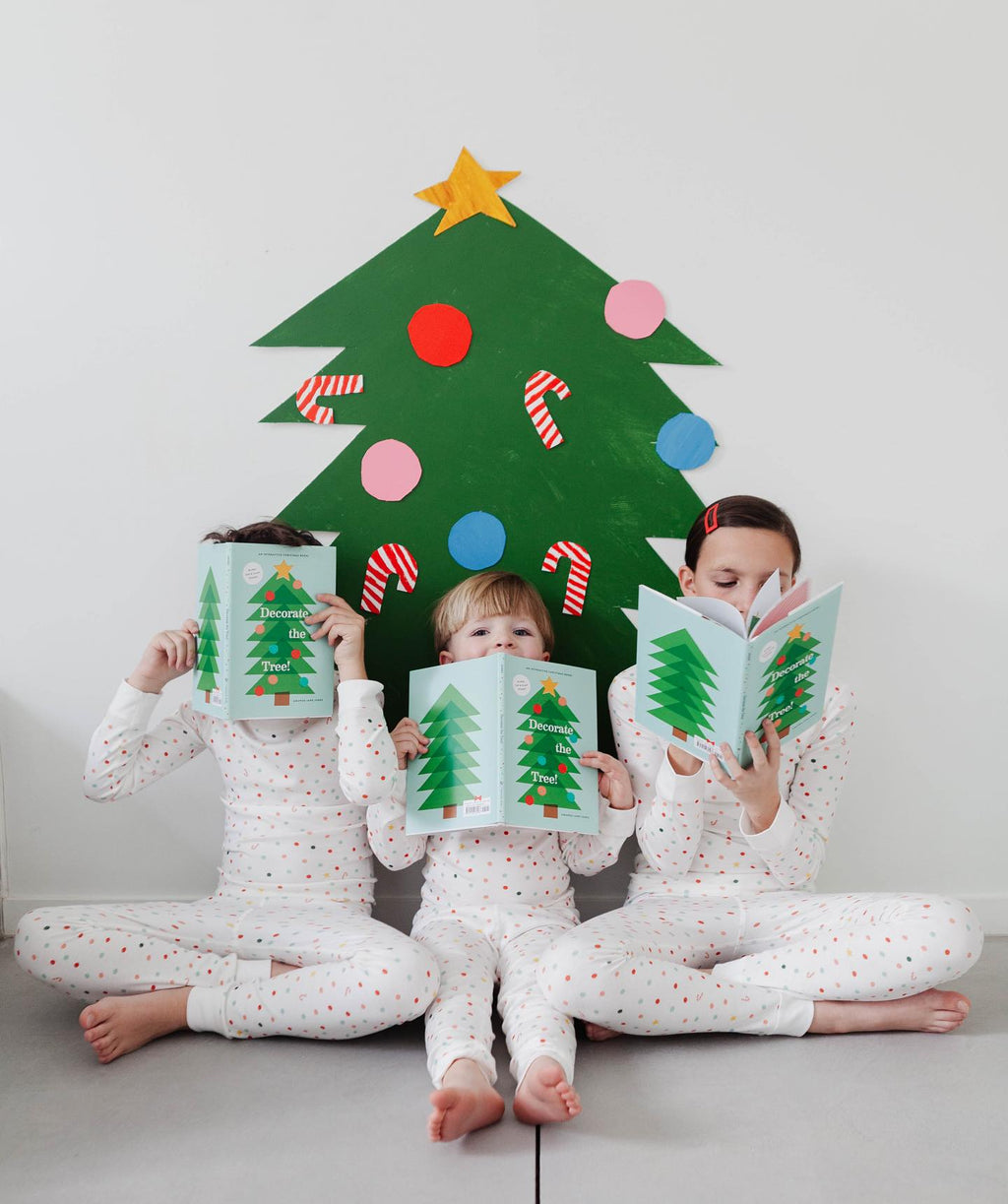 Dodo Banana Pajamas, Decorate the Tree!